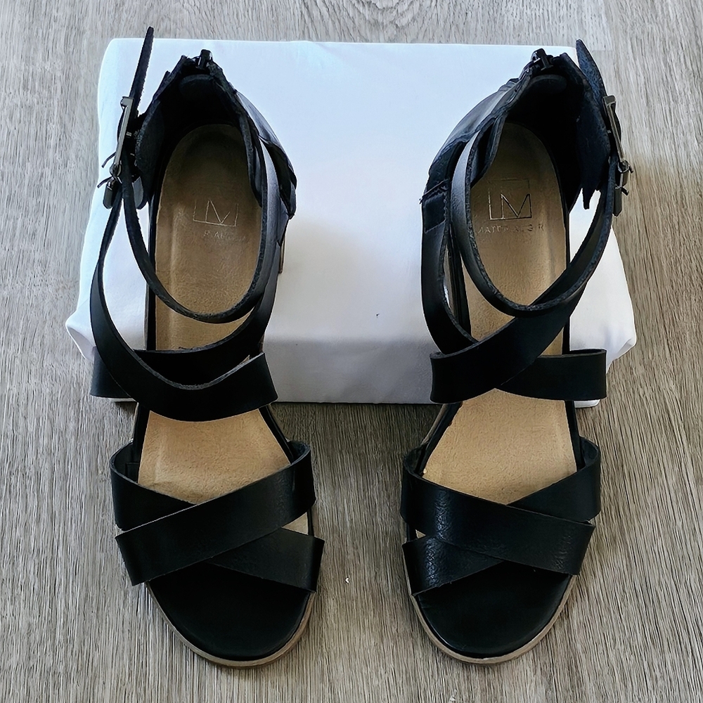 Size 7 Material Girl Strappy Heeled Sandals - Picture 2 of 9